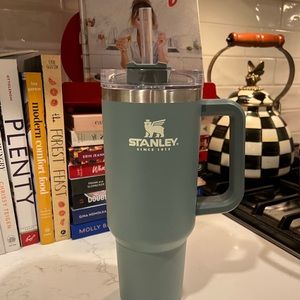 Brand new Stanley 40oz travel quencher in Shale with cover and straw